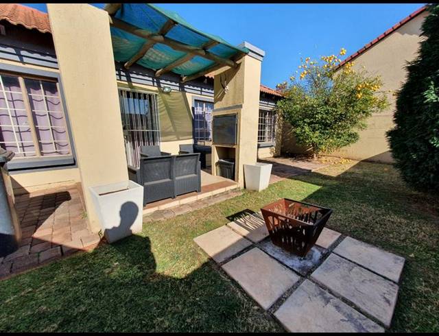 2 BEDROOM TOWNHOUSE FOR SALE IN ANNLIN